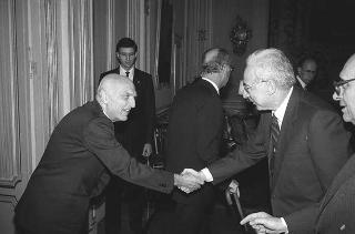 Il Presidente della Repubblica Francesco Cossiga riceve Nerio Nesi, presidente della Banca nazionale del lavoro, con il Consiglio d'amministrazione