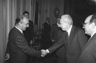 Il Presidente della Repubblica Francesco Cossiga riceve Nerio Nesi, presidente della Banca nazionale del lavoro, con il Consiglio d'amministrazione
