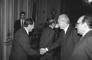 Il Presidente della Repubblica Francesco Cossiga riceve Nerio Nesi, presidente della Banca nazionale del lavoro, con il Consiglio d'amministrazione