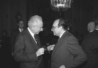Il Presidente della Repubblica Francesco Cossiga riceve Nerio Nesi, presidente della Banca nazionale del lavoro, con il Consiglio d'amministrazione