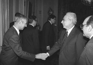 Il Presidente della Repubblica Francesco Cossiga riceve Nerio Nesi, presidente della Banca nazionale del lavoro, con il Consiglio d'amministrazione
