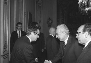Il Presidente della Repubblica Francesco Cossiga riceve Nerio Nesi, presidente della Banca nazionale del lavoro, con il Consiglio d'amministrazione