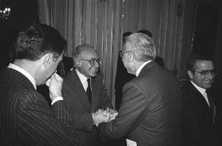 Il Presidente della Repubblica Francesco Cossiga riceve Franco Carraro, ministro del turismo e dello spettacolo e presidente del Comitato organizzatore dei Campionati del mondo di calcio "Italia 1990", per presentare i poster realizzati da Alberto Burri