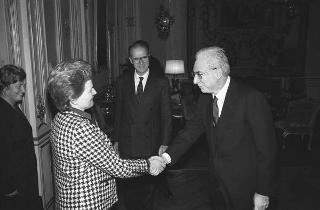 Il Presidente della Repubblica Francesco Cossiga riceve la visita di omaggio di Valentina Terescova, prima donna astronauta
