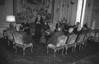 Il Presidente della Repubblica Francesco Cossiga incontra Giuseppe La Loggia, presidente dell'Istituto Poligrafico e Zecca dello Stato, con il Comitato scientifico della nuova rivista "Nomos"