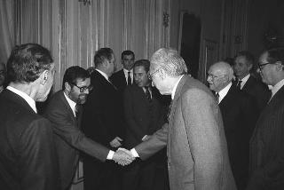 Il Presidente della Repubblica Francesco Cossiga incontra Giuseppe La Loggia, presidente dell'Istituto Poligrafico e Zecca dello Stato, con il Comitato scientifico della nuova rivista "Nomos"
