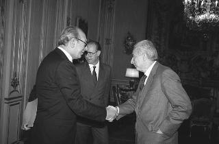 Il Presidente della Repubblica Francesco Cossiga riceve in udienza Eolo Parodi, presidente della Federazione nazionale degli Ordini dei medici chirurghi e degli odontoiatri, con il comitato centrale del sodalizio