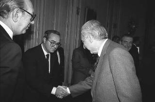 Il Presidente della Repubblica Francesco Cossiga riceve in udienza Eolo Parodi, presidente della Federazione nazionale degli Ordini dei medici chirurghi e degli odontoiatri, con il comitato centrale del sodalizio