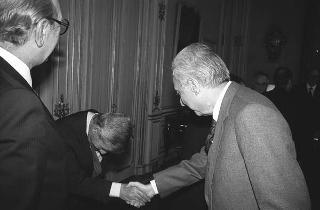 Il Presidente della Repubblica Francesco Cossiga riceve in udienza Eolo Parodi, presidente della Federazione nazionale degli Ordini dei medici chirurghi e degli odontoiatri, con il comitato centrale del sodalizio