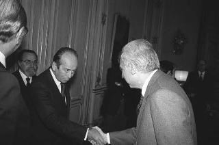 Il Presidente della Repubblica Francesco Cossiga riceve in udienza Eolo Parodi, presidente della Federazione nazionale degli Ordini dei medici chirurghi e degli odontoiatri, con il comitato centrale del sodalizio