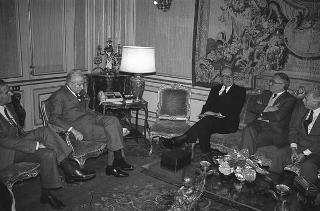 Il Presidente della Repubblica Francesco Cossiga riceve in udienza Eolo Parodi, presidente della Federazione nazionale degli Ordini dei medici chirurghi e degli odontoiatri, con il comitato centrale del sodalizio