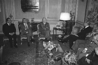 Il Presidente della Repubblica Francesco Cossiga riceve in udienza Eolo Parodi, presidente della Federazione nazionale degli Ordini dei medici chirurghi e degli odontoiatri, con il comitato centrale del sodalizio