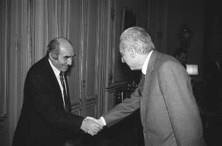 Francesco Morino e Giuseppe Atlante, rispettivamente presidente della Società italiana di prevenzione e terapia dei tumori e presidente del XIII Congresso nazionale di oncologia,con il Comitato scientifico e il Comitato di Presidenza del Congresso