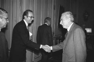 Francesco Morino e Giuseppe Atlante, rispettivamente presidente della Società italiana di prevenzione e terapia dei tumori e presidente del XIII Congresso nazionale di oncologia,con il Comitato scientifico e il Comitato di Presidenza del Congresso