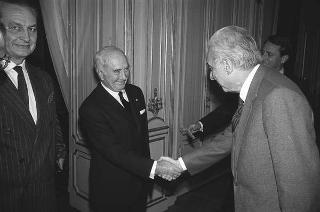 Francesco Morino e Giuseppe Atlante, rispettivamente presidente della Società italiana di prevenzione e terapia dei tumori e presidente del XIII Congresso nazionale di oncologia,con il Comitato scientifico e il Comitato di Presidenza del Congresso