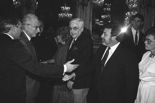 Il Presidente della Repubblica Francesco Cossiga riceve in udienza Paolo Emilio Taviani e i componenti della "Christopher Columbus Quicentenary Jubilee Commission", con esponenti della Regione Liguria e degli enti locali genovesi