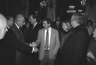 Il Presidente della Repubblica Francesco Cossiga riceve in udienza Paolo Emilio Taviani e i componenti della "Christopher Columbus Quicentenary Jubilee Commission", con esponenti della Regione Liguria e degli enti locali genovesi