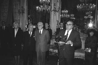 Il Presidente della Repubblica Francesco Cossiga riceve in udienza Paolo Emilio Taviani e i componenti della "Christopher Columbus Quicentenary Jubilee Commission", con esponenti della Regione Liguria e degli enti locali genovesi