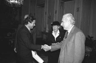 Il Presidente della Repubblica Francesco Cossiga incontra la signora Marina Marini, vedova dello scultore Marino Marini