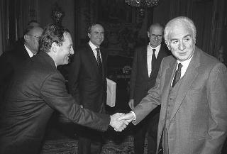 Il Presidente della Repubblica Francesco Cossiga incontra la signora Marina Marini, vedova dello scultore Marino Marini