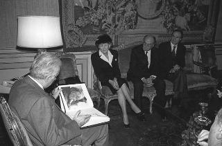 Il Presidente della Repubblica Francesco Cossiga incontra la signora Marina Marini, vedova dello scultore Marino Marini