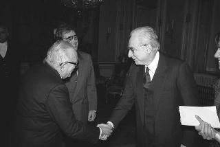 Incontro del Presidente della Repubblica Francesco Cossiga con Ton Frinking e Peter Corterier, rispettivamente presidente e segretario generale dell'Assemblea dell'Atlantico del Nord, accompagnati dall' on. Mariano Rumor, presidente della delegazione italiana presso l'Assemblea