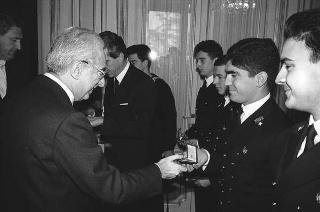 Incontro con una delegazione di allievi dell'Accademia Navale di Livorno, in servizio di Guardia d'Onore al Palazzo del Quirinale