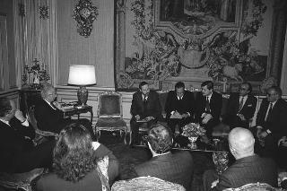 Il Presidente della Repubblica Francesco Cossiga riceve in udienza Alberto Brasca, presidente dell'Unione delle Province d'Italia, con i componenti dell'ufficio di presidenza, per presentare il libro Il Presidente e le Autonomie