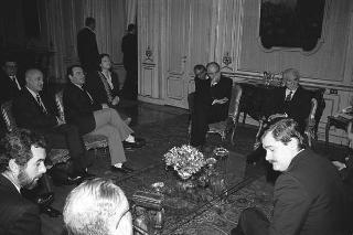 Il Presidente della Repubblica Francesco Cossiga riceve in udienza Alberto Brasca, presidente dell'Unione delle Province d'Italia, con i componenti dell'ufficio di presidenza, per presentare il libro Il Presidente e le Autonomie