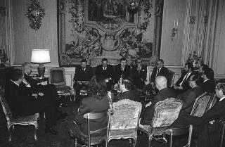 Il Presidente della Repubblica Francesco Cossiga riceve in udienza Alberto Brasca, presidente dell'Unione delle Province d'Italia, con i componenti dell'ufficio di presidenza, per presentare il libro Il Presidente e le Autonomie