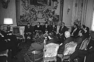 Il Presidente della Repubblica Francesco Cossiga riceve in udienza Alberto Brasca, presidente dell'Unione delle Province d'Italia, con i componenti dell'ufficio di presidenza, per presentare il libro Il Presidente e le Autonomie