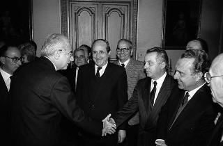Adolfo Battaglia, ministro dell'industria, commercio e artigianato, con il Consiglio nazionale dell'artigianato