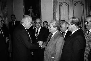 Adolfo Battaglia, ministro dell'industria, commercio e artigianato, con il Consiglio nazionale dell'artigianato
