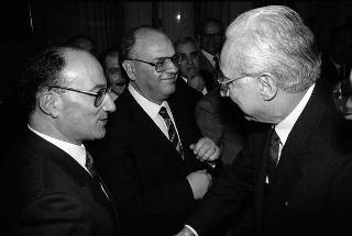 Adolfo Battaglia, ministro dell'industria, commercio e artigianato, con il Consiglio nazionale dell'artigianato