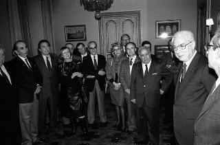 Adolfo Battaglia, ministro dell'industria, commercio e artigianato, con il Consiglio nazionale dell'artigianato