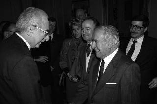 Adolfo Battaglia, ministro dell'industria, commercio e artigianato, con il Consiglio nazionale dell'artigianato