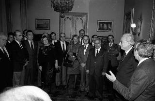 Adolfo Battaglia, ministro dell'industria, commercio e artigianato, con il Consiglio nazionale dell'artigianato