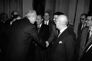 Adolfo Battaglia, ministro dell'industria, commercio e artigianato, con il Consiglio nazionale dell'artigianato