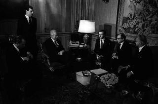 Incontro del Presidente della Repubblica Francesco Cossiga con Oleg Griniewsky, ambasciatore dell'URSS, con Nikolai M. Lunkov, ambasciatore URSS a Roma e Andrea Ngrotto Cambiaso, vice direttore generale degli affari politici del Ministero degli affari esteri