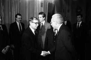 Incontro del Presidente della Repubblica Francesco Cossiga con Oleg Griniewsky, ambasciatore dell'URSS, con Nikolai M. Lunkov, ambasciatore URSS a Roma e Andrea Ngrotto Cambiaso, vice direttore generale degli affari politici del Ministero degli affari esteri