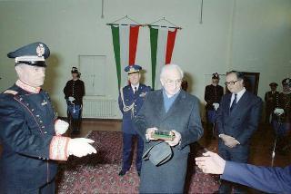 Visita del Presidente della Repubblica Francesco Cossiga alle Caserme dell'Ufficio Presidenziale della Polizia di Stato, del Nucleo Carabinieri Presidenziale e dei Carabinieri Guardie del Presidente della Repubblica