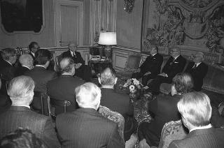 Il Presidente della Repubblica Francesco Cossiga incontra Antigono Donati, presidente dell'Associazione Amici dell'Accademia dei Lincei, con una delegazione del sodalizio