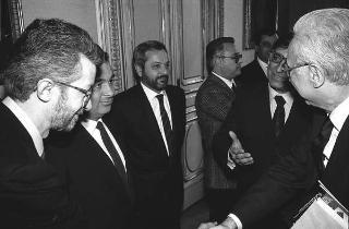 Il Presidente della Repubblica Francesco Cossiga riceve in udienza Giuseppe Avolio, presidente della Confederazione italiana coltivatori, con i componenti della direzione del sodalizio, in occasione del 10° anniversario della Confcoltivatori