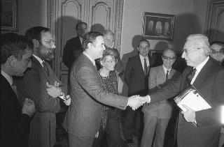Il Presidente della Repubblica Francesco Cossiga riceve in udienza Giuseppe Avolio, presidente della Confederazione italiana coltivatori, con i componenti della direzione del sodalizio, in occasione del 10° anniversario della Confcoltivatori