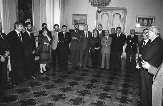 Il Presidente della Repubblica Francesco Cossiga riceve in udienza Giuseppe Avolio, presidente della Confederazione italiana coltivatori, con i componenti della direzione del sodalizio, in occasione del 10° anniversario della Confcoltivatori