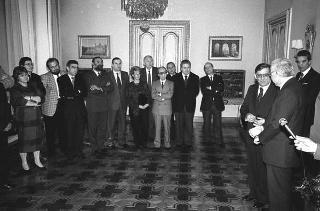 Il Presidente della Repubblica Francesco Cossiga riceve in udienza Giuseppe Avolio, presidente della Confederazione italiana coltivatori, con i componenti della direzione del sodalizio, in occasione del 10° anniversario della Confcoltivatori