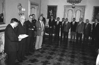 Il Presidente della Repubblica Francesco Cossiga riceve in udienza Giuseppe Avolio, presidente della Confederazione italiana coltivatori, con i componenti della direzione del sodalizio, in occasione del 10° anniversario della Confcoltivatori