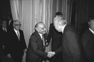 Incontro del Presidente della Repubblica Francesco Cossiga con  Manlio Gemozzi, presidente della Cassa per il credito alle imprese artigiane, con una delegazione dell'Istituto, in occasione del 40° anniversario dell'Artigiancassa