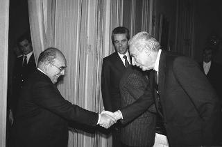 Incontro del Presidente della Repubblica Francesco Cossiga con  Manlio Gemozzi, presidente della Cassa per il credito alle imprese artigiane, con una delegazione dell'Istituto, in occasione del 40° anniversario dell'Artigiancassa