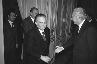 Incontro del Presidente della Repubblica Francesco Cossiga con  Manlio Gemozzi, presidente della Cassa per il credito alle imprese artigiane, con una delegazione dell'Istituto, in occasione del 40° anniversario dell'Artigiancassa